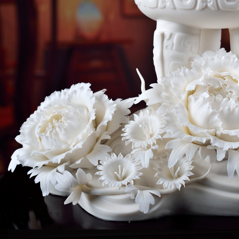 Oriental soil dehua white porcelain its art ceramic home furnishing articles sitting room/golden offerings D02-68