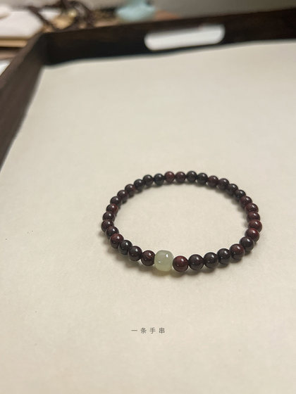 오리지널 간단하고 틈새 시장 작은 잎 빨간 붉은 샌달 우드 불교 불교 불교 구슬 팔찌 중국 스타일 Hetian jade vanalwood 여자 고급 구슬 4mm 오리지널 간단하고 틈새 시장 작은 잎 빨간 붉은 샌달 우드 불교 불교 불교 구슬 팔찌 중국 스타일 Hetian jade vanalwood 여자 고급 구슬 4mm