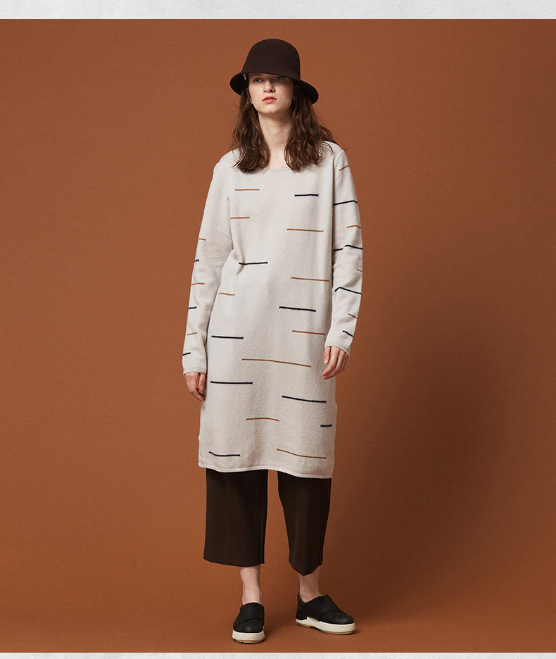 aum噢姆秋冬季新款条纹长袖中长款针织连衣裙淑女气质宽松羊毛裙