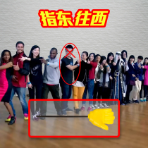 Jiutuo refers to the east to the west without listening to the command Finger stick gesture stick Happy camp running man fun game props