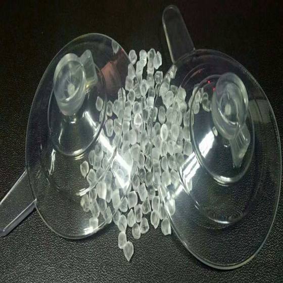 비 노란색 PVC 흡입 컵, 강한 흡착, 투명한 청색 바닥, 흰색 배경 주입 PVC 흡입 컵 플라스틱 입자 용 원료 비 노란색 PVC 흡입 컵, 강한 흡착, 투명한 청색 바닥, 흰색 배경 주입 PVC 흡입 컵 플라스틱 입자 용 원료