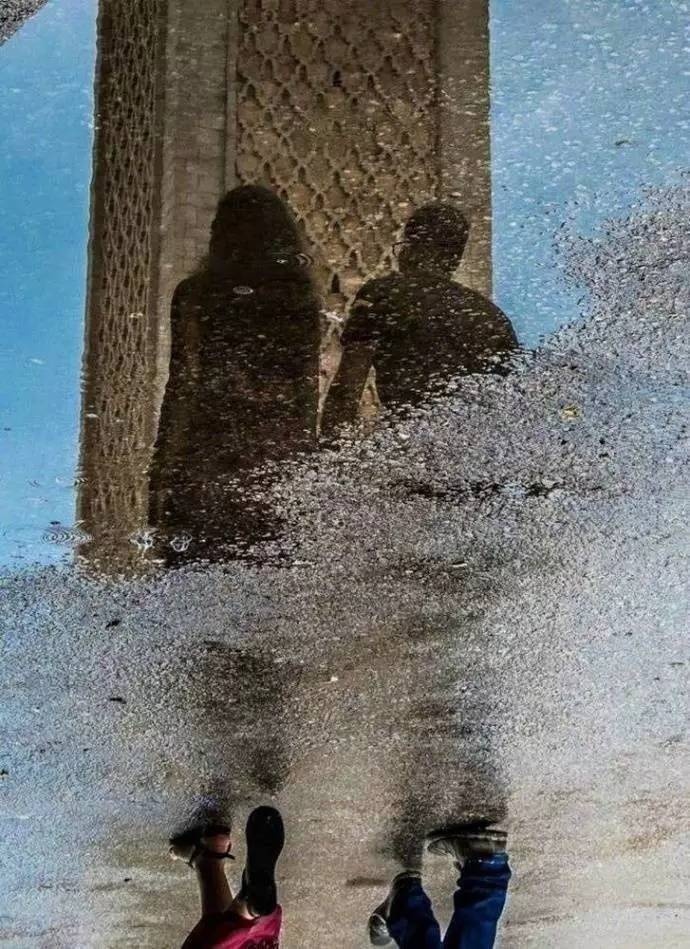 快把手机倒过来看 你会看到不一样的世界