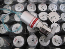 Fujinjin Fujikin 1 125 C- Seal IGS pneumatic diaphragm valve associated with Swagelok CKD