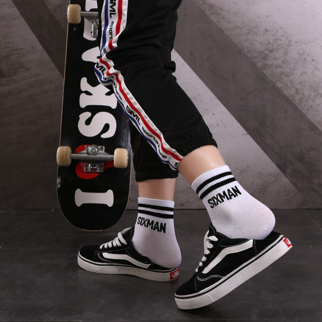 ຖົງຕີນເກົາຫຼີຂອງແມ່ຍິງຕາມຖະຫນົນ ins ຍີ່ຫໍ້ trendy mid-tube Harajuku hip-hop ຕົວອັກສອນວິທະຍາໄລແບບເສັ້ນດ່າງສ່ວນບຸກຄົນ socks ເອີຣົບແລະອາເມລິກາ trendy socks