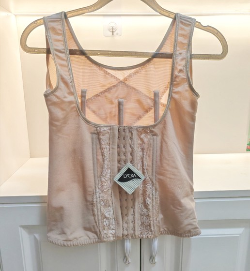 Low-price treatment of defective pressure 8 keels with beautiful back correction hunchback shaper sculpting scented vest bra
Low-price treatment of defective pressure 8 keels with beautiful back correction hunchback shaper sculpting scented vest bra