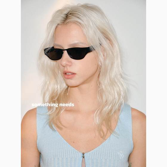 Zheng Baiwan futuristic European and American style sunglasses women ins styling anti-blue light fashionable hot girl sunglasses personality
Zheng Baiwan futuristic European and American style sunglasses women ins styling anti-blue light fashionable hot girl sunglasses personality