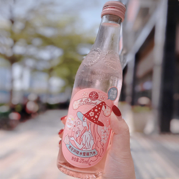 汉口二厂樱花水蜜桃汽水品尝恋爱感觉
