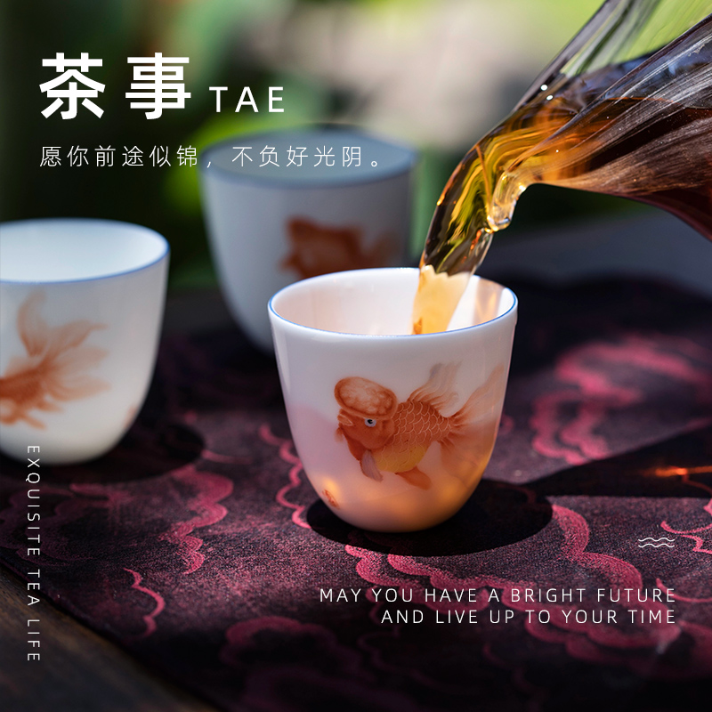 Jingdezhen sample tea cup new color hand - made goldfish kiss embellish of kung fu tea cups, small single pure manual master CPU