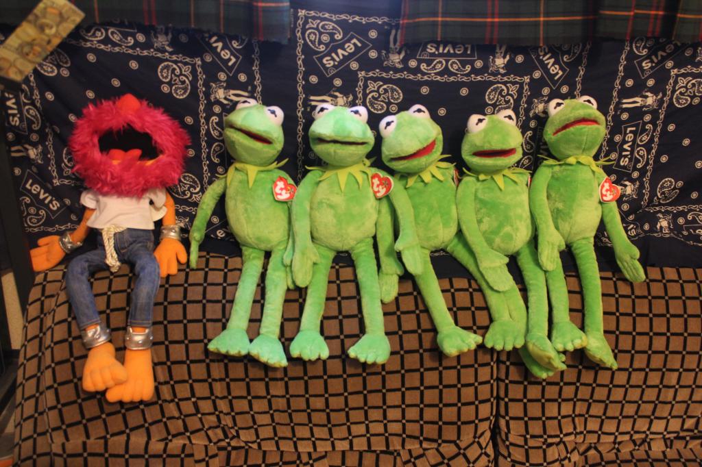 款的手脚可以定型,摆任何自己喜欢的造型奥     科密蛙kermit 科密特
