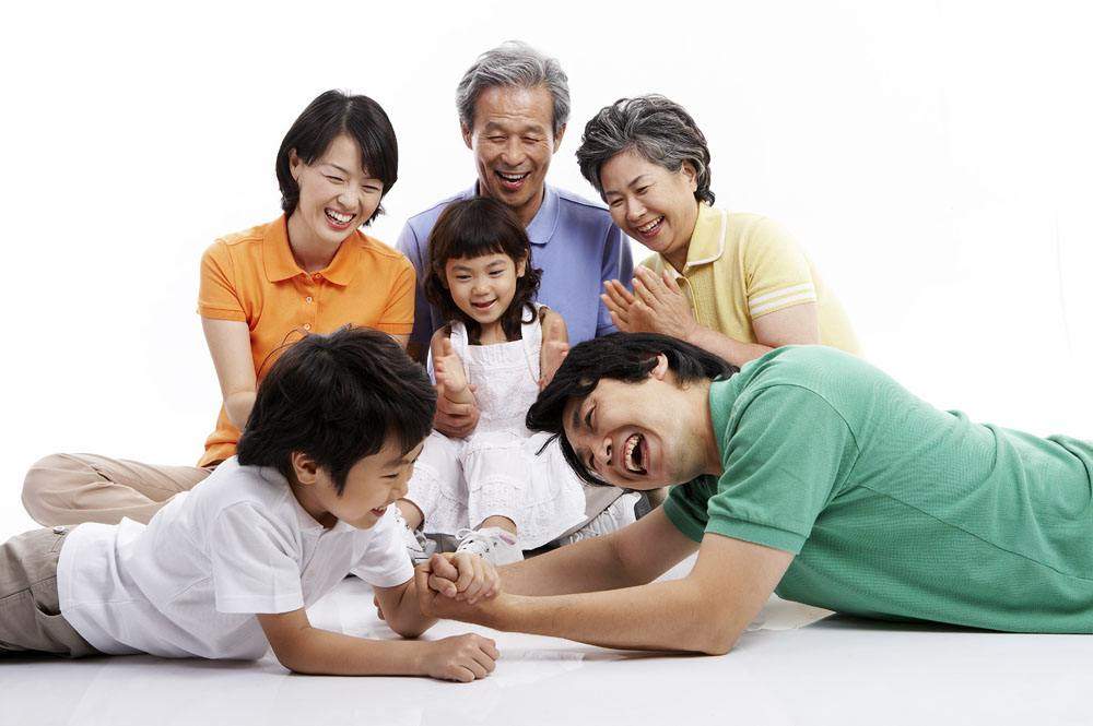 8,创建快乐的家庭气氛   家庭的气氛,家庭成员之间的关系,在很大