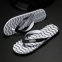 Slippers Men Summer 2020 Summer New Herringbone Tug Fashion Outwear Mens Beach Personality Non-slip Student Clips Foot