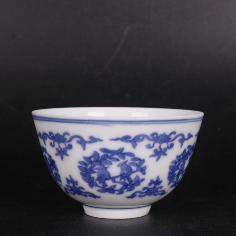 Blue and white flowers and birds in grain antique crafts of Chinese style household porcelain cups furnishing articles antique curio collection
