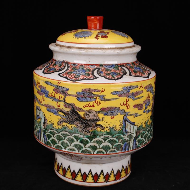 Jingdezhen imitation lion kylin grain best cover pot the the qing emperor kangxi imitation antique folk collection of old goods China furnishing articles