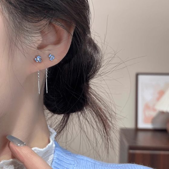 블루 3 잎 꽃 귀 케이블 여성 2025 새로운 핫 고급 귀걸이 틈새 디자인 및 기질 이어링 블루 3 잎 꽃 귀 케이블 여성 2025 새로운 핫 고급 귀걸이 틈새 디자인 및 기질 이어링