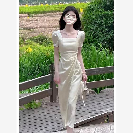 유명인 스타일 새틴 드레스 2024 여름 새로운 고급 스퀘어 칼라 퍼프 슬리브 레이스 업 미디 스커트 유명인 스타일 새틴 드레스 2024 여름 새로운 고급 스퀘어 칼라 퍼프 슬리브 레이스 업 미디 스커트