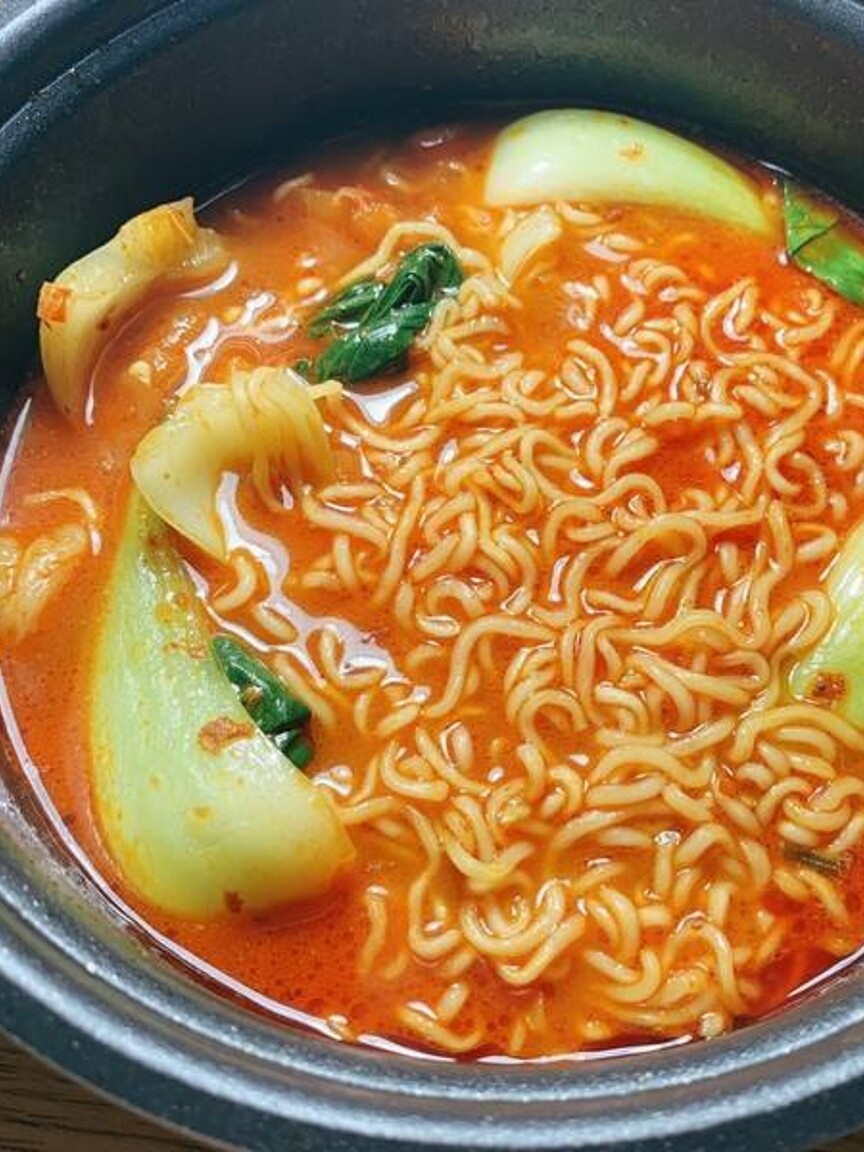 哼哼兔康师傅经典香辣牛肉面泡面袋装