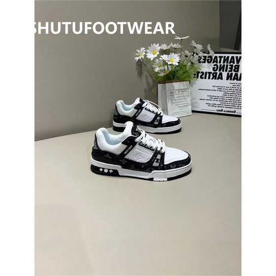 2025 pre-new hot summer couples casual and popular men's shoes soft sole sneakers lightweight and fashionable breathable board shoes
2025 pre-new hot summer couples casual and popular men's shoes soft sole sneakers lightweight and fashionable breathable board shoes