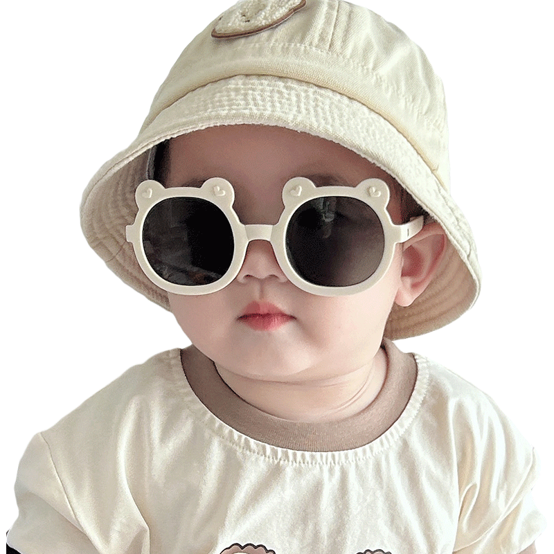 Baby sunglasses do not hurt the eyes. Baby sunglasses do not hurt the eyes.