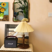 Medieval style American classical pleated table lamp Vintage Retro porch study Bedroom bedside Nostalgic solid wood lamp