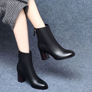 2020新款马丁靴秋冬百搭中筒复古粗跟短靴女士百搭中高跟加绒棉鞋