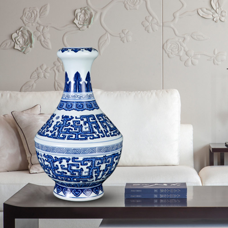 Jingdezhen ceramics hand antique decoration of Chinese style of blue and white porcelain vase is a sitting room place the general pot of lotus flower