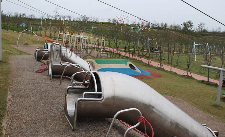 户外地形不锈钢滑梯儿童钻洞攀爬隧道园林景区不锈钢平板滑梯定制