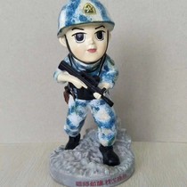 Handsome little soldier hands up military paparazzi male air force swing piece military sister-in-law Gift Army Brigade Souvenirs Resin Pendulum Pieces