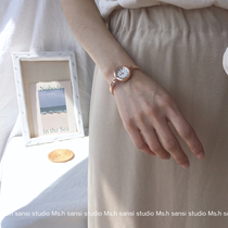 Watch womens simple temperament 2021 New retro high-grade sense light luxury fashion small dial ins Wind niche