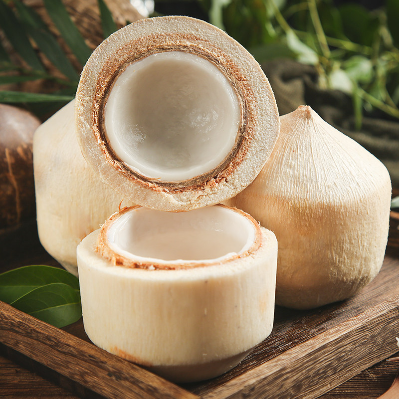 天然椰汁椰肉新鲜椰青两个