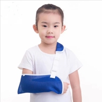 Childrens fractured forearm with dislocated protective gear with broken arm of children with neck disconnect gypsum wrist rehabilitation belt