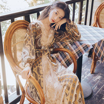 Republic of China style womens retro early Autumn dress 2021 new French small dress court style dress design sense