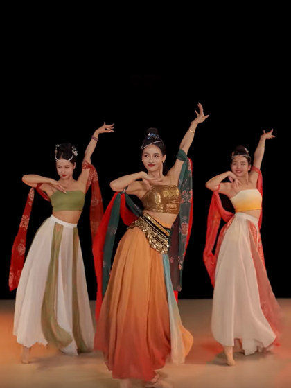 달 댄서, 실크 스카프, 클래식 댄스, Dunhuang Hanfu Dance Props의 특별 목도리 아래 같은 스타일의 댄서 달 댄서, 실크 스카프, 클래식 댄스, Dunhuang Hanfu Dance Props의 특별 목도리 아래 같은 스타일의 댄서