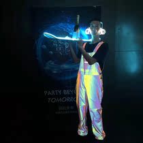 The Raptors acted out to the buyers to customize the nightclub sexy gogo dance and the atmosphere interacted with the wine.