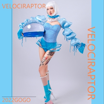 The Raptors acted out of the bar and acted out the nightclub sexy gogo dance and the atmosphere interacted with the wine.