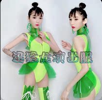 The Raptors acted out of the bar and acted out the nightclub sexy gogo dance and the atmosphere interacted with the wine.