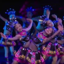 New children minority cast to serve girl Wa ethnic group walk in landscape dance suit Zhuang ethnic group performance suit