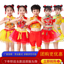 Children opening the door red festival to encourage boys and girls to Chinese festival rap national Yankang Yang Young Children Dance Show