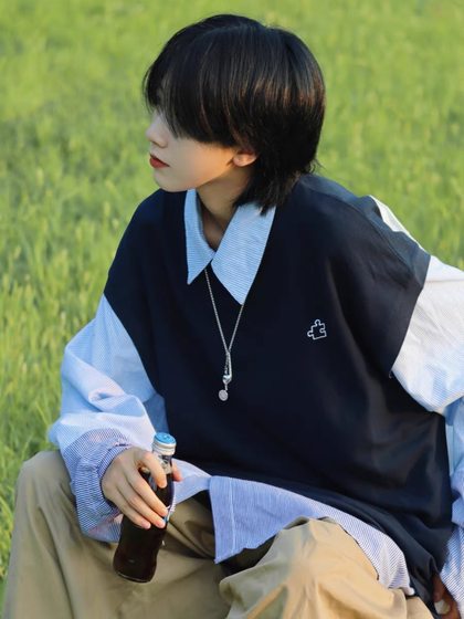 Japanese neutral style sweater vest for men and women autumn round neck vest retro loose casual versatile solid color top
Japanese neutral style sweater vest for men and women autumn round neck vest retro loose casual versatile solid color top
