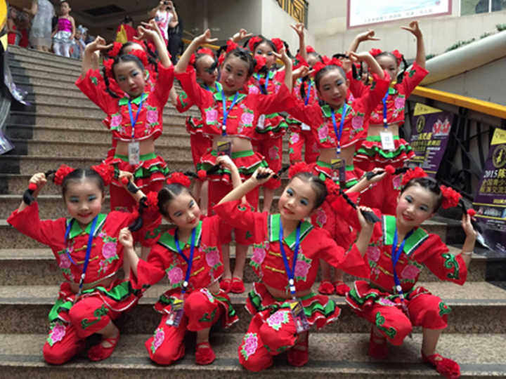 小荷风采儿童小辫子甩三甩演出服民族秧歌服表演服中国娃娃舞蹈服