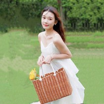 Buy a vegetable basket and weave a basket of bath baskets to accommodate baskets of picnic supplies
