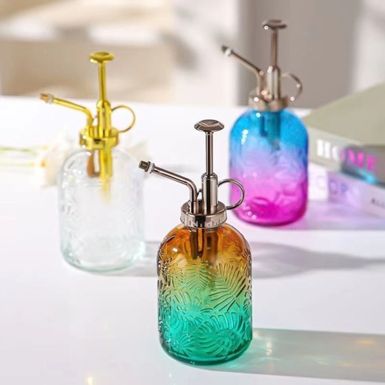 Retro gardening relief watering can watering glass sprayer disinfection gas pressure watering kettle small watering home decoration
Retro gardening relief watering can watering glass sprayer disinfection gas pressure watering kettle small watering home decoration