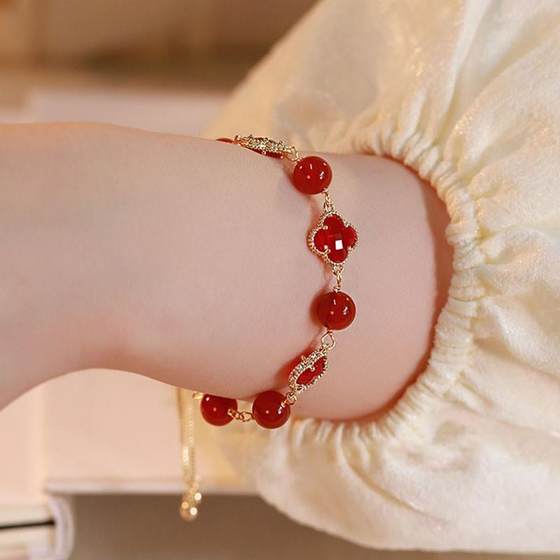 모방 적 붉은 마노 럭키 4 잎 클로버 팔찌 2024 소녀를위한 새로운 스타일 전송 구슬 Hetian Jade Bracelet Light Luxury Niche 모방 적 붉은 마노 럭키 4 잎 클로버 팔찌 2024 소녀를위한 새로운 스타일 전송 구슬 Hetian Jade Bracelet Light Luxury Niche
