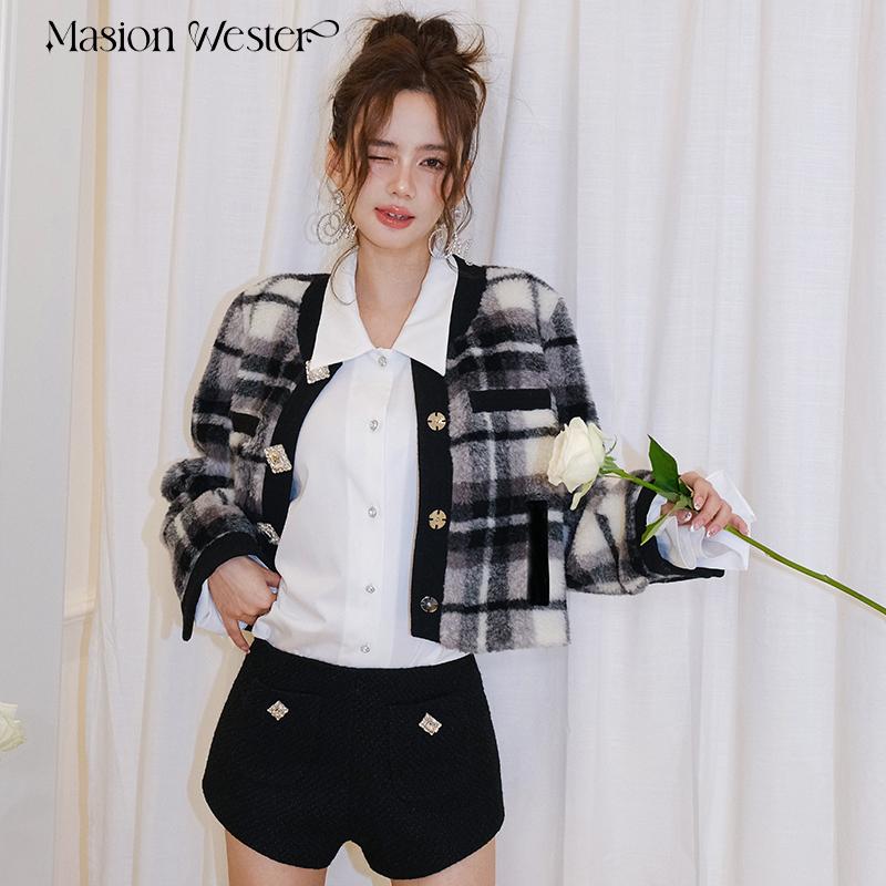 MasionWester2023秋冬新款女装黑色时尚小香风百搭钻扣短裤休闲