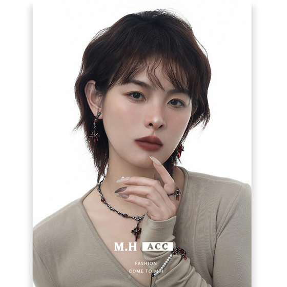 유럽 및 미국 오리지널 다크 총 검은 색 4 차 레이스 스타 이어링 여성 925 실버 바늘 고급 틈새 기질 INS 절묘한 귀걸이 유럽 및 미국 오리지널 다크 총 검은 색 4 차 레이스 스타 이어링 여성 925 실버 바늘 고급 틈새 기질 INS 절묘한 귀걸이