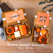 Send employees Goddess Day small gifts March 8 Queens Day small gift gift box 38 Womens Day welfare high-end companion gift