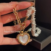 Zhou Rain Tong Tongan Baroque Pearl Necklace Necklace Sex Cold Light Wind and America Gilded Loving Lock Bone Chain 15a