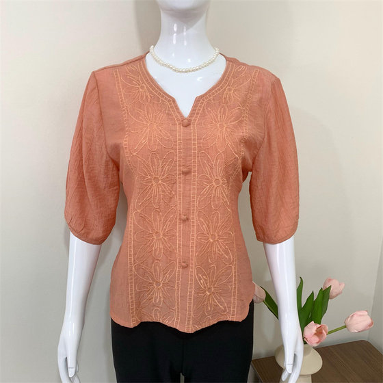 Small mother's temperament shirt, summer quarter-sleeved T-shirt, middle-aged and elderly women's clothing, fashionable Mother's Day thin top
Small mother's temperament shirt, summer quarter-sleeved T-shirt, middle-aged and elderly women's clothing, fashionable Mother's Day thin top