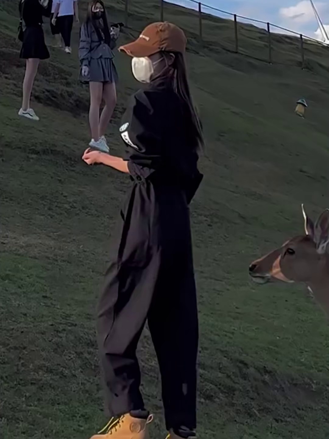 小个子显高神器。印花工装连体裤穿出超模气场