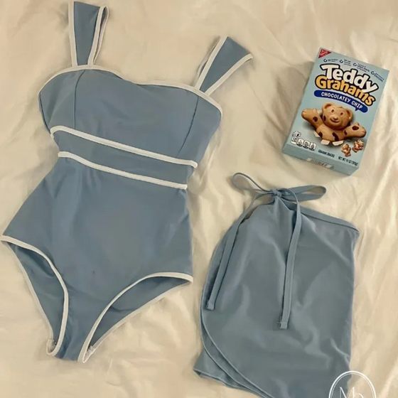 2025 new student one-piece swimsuit for women Korean ins style retro simple quick-drying slim fit and slim bikini
2025 new student one-piece swimsuit for women Korean ins style retro simple quick-drying slim fit and slim bikini