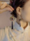새로운 중국 스타일 Nichempa Cheongam Hanfu Crescent Tassel Earrings Light Luxury High-End Earrings Chinese Style Horse Face Earing Accessories 새로운 중국 스타일 Nichempa Cheongam Hanfu Crescent Tassel Earrings Light Luxury High-End Earrings Chinese Style Horse Face Earing Accessories